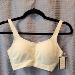 NWT 459 The Comfort Shaping Bra with Adjustable Straps Size M